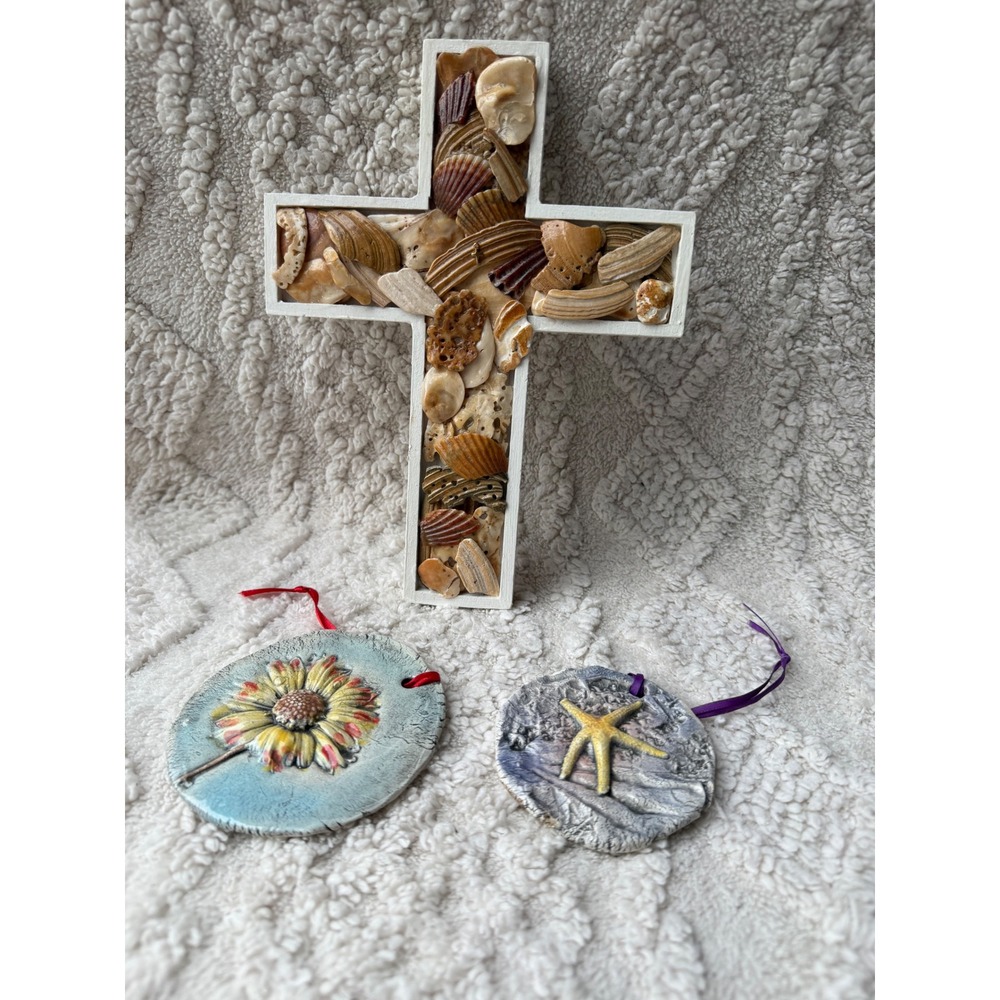 Handmade Coastal Decor Lot Shell Cross Wall Hanging & Ceramic Daisy Starfish